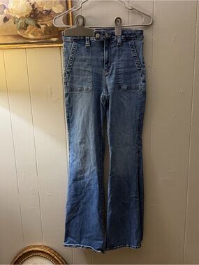 American Eagle Super High Rise Flare Jeans Next Level Stretch Women’s 4 Regular